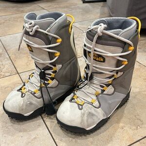 Airwalk Snowboard Boots size 8 women or 7 man